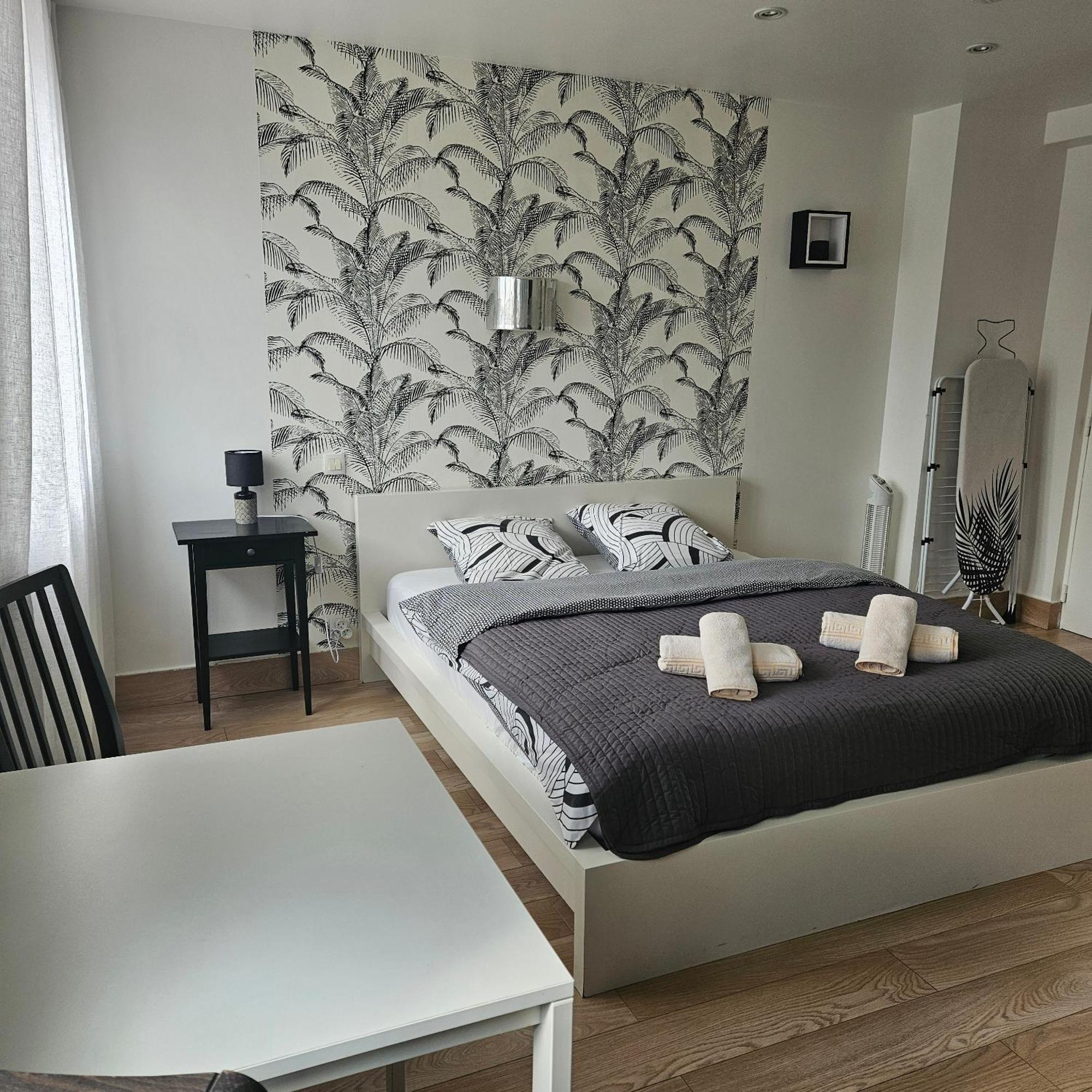 Residence Hotel Le Relais Amelie Кламар Екстериор снимка