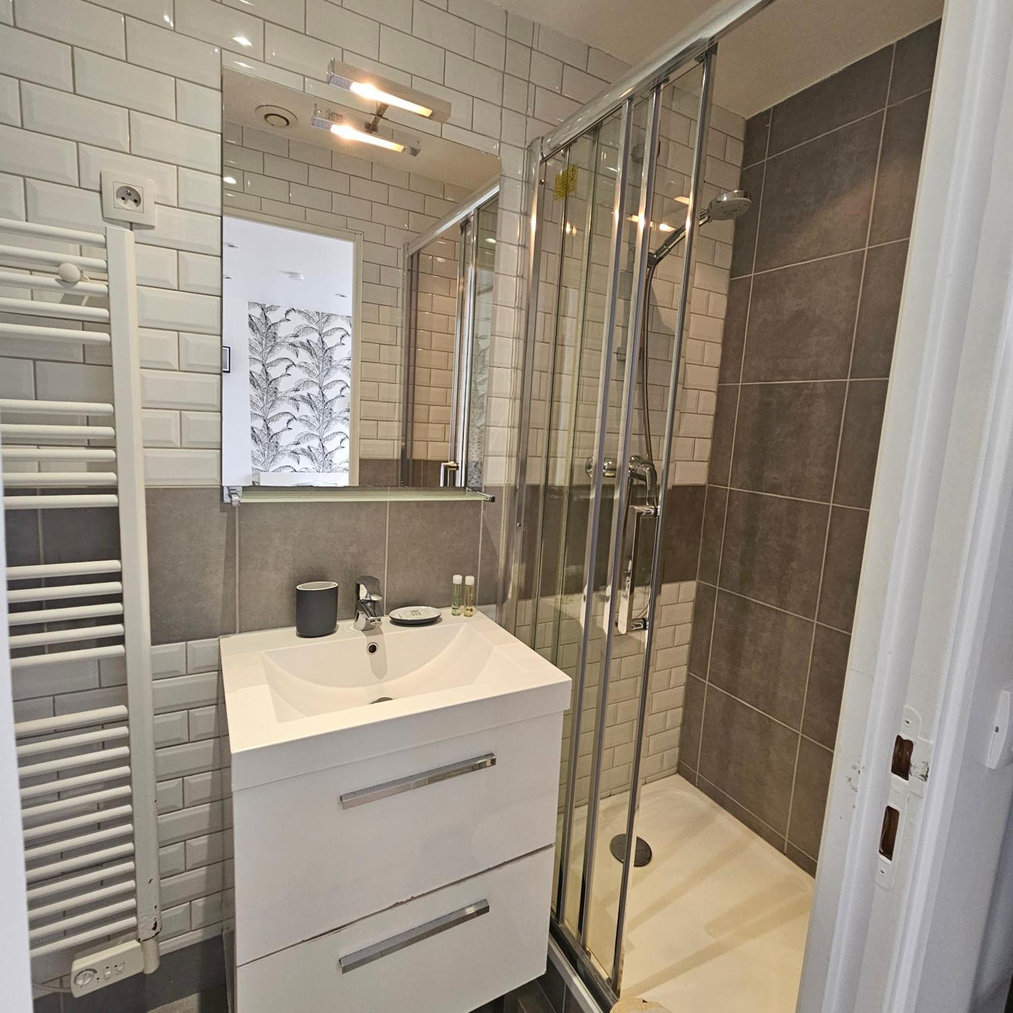 Residence Hotel Le Relais Amelie Кламар Екстериор снимка